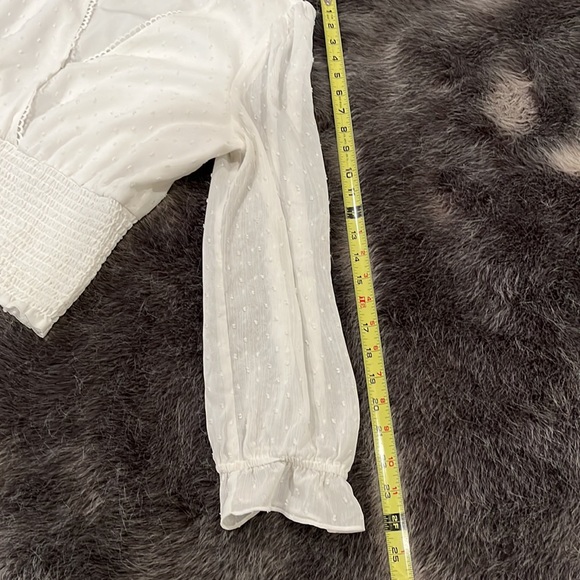 Leyden sexy l/s v neck white blouse with fun detail - Picture 5 of 9